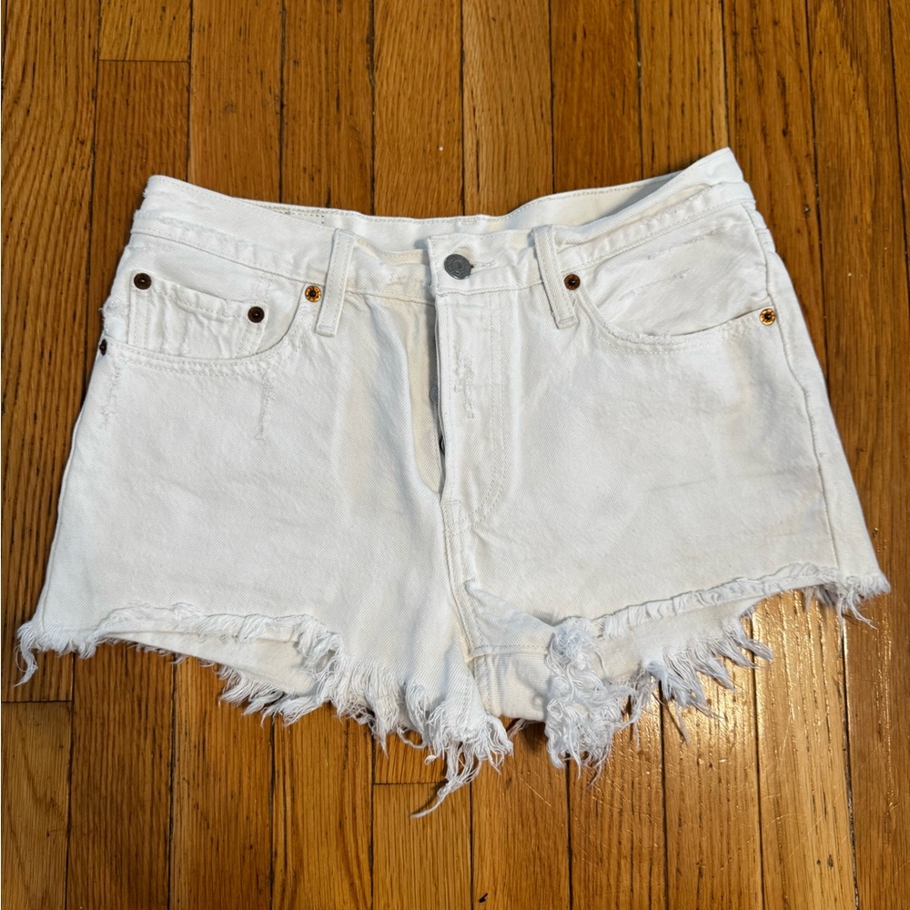 Levi’s White Denim Frayed Hem Women Shorts